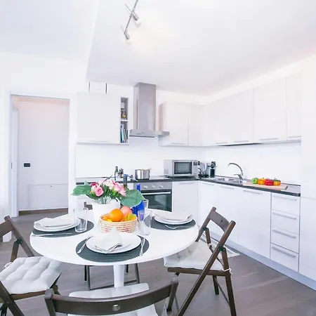 Penthouse-lakeview-ac-private Garden Daire *