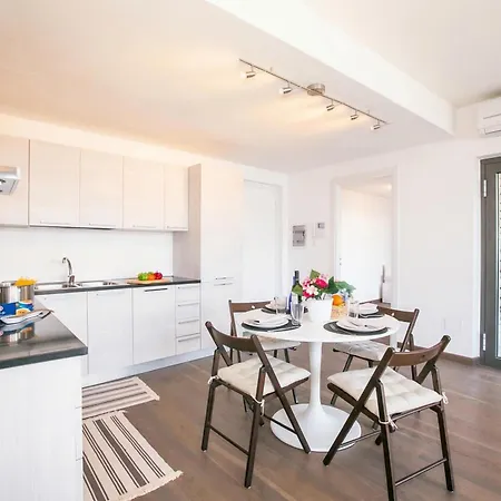 Daire Penthouse-lakeview-ac-private Garden