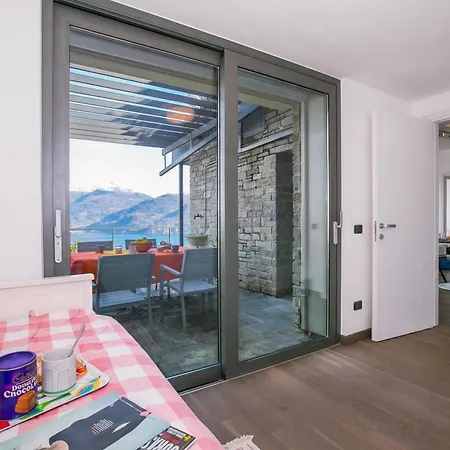Penthouse-lakeview-ac-private Garden Menaggio