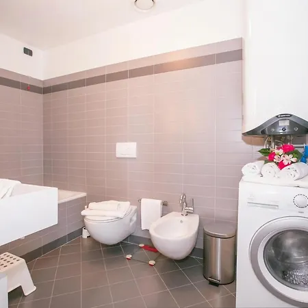 Penthouse-lakeview-ac-private Garden Daire